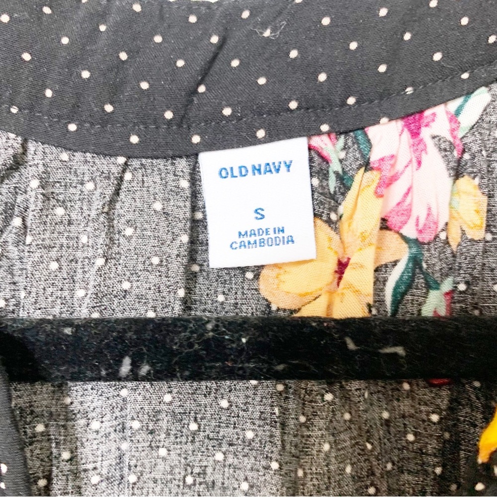 Old Navy Polka Dot Floral Sleeveless V-neck Blouse Size Small - Picture 3 of 3